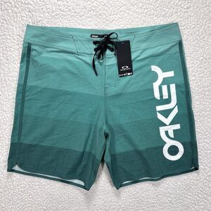Oakley Hydrolix Performance Fit Boardshorts Men’s 34 Surf Swim Coastal Viridian
